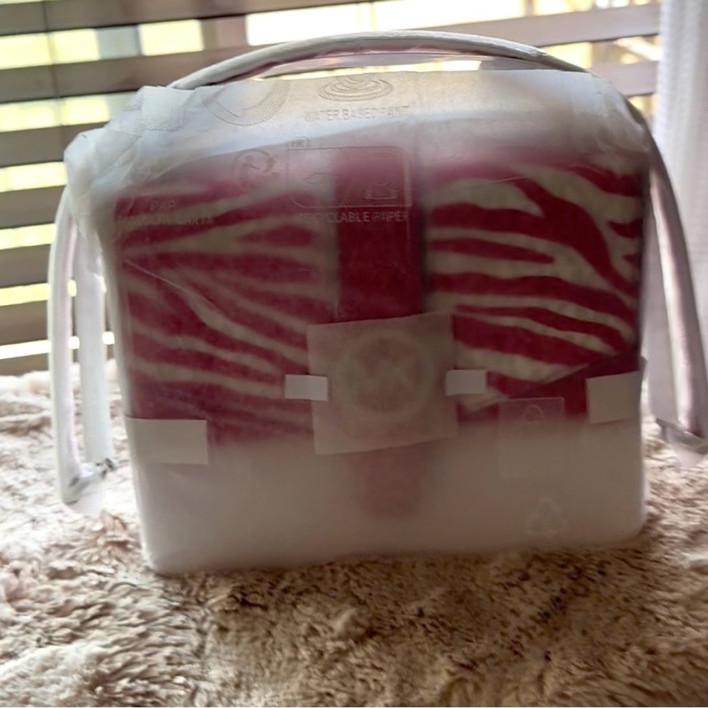 12 HR SALE❣️ NWT Michael Kors MK Pink & White Zebra Print Crossbody Shoulder Bag - Picture 4 of 9